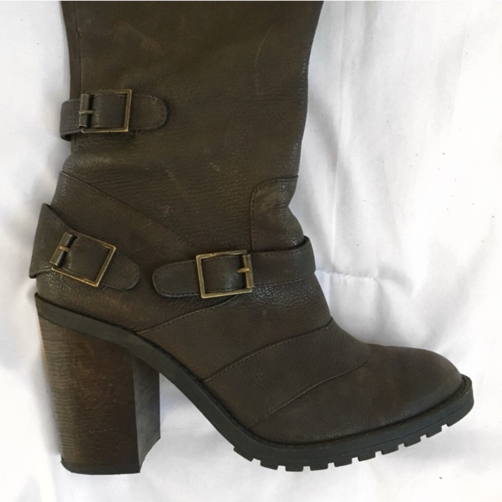 ⚡️SALE⚡️Me Too Brown Distressed Leather Heel Boots - Picture 1 of 4